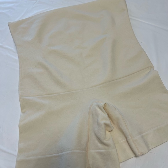 SHAPERMINT TUMMY CONTROLS. SIZE M. - Picture 2 of 9